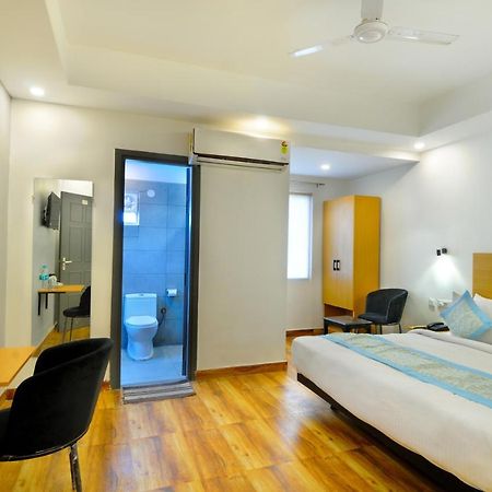Hotel The Red York Ghaziabad Esterno foto
