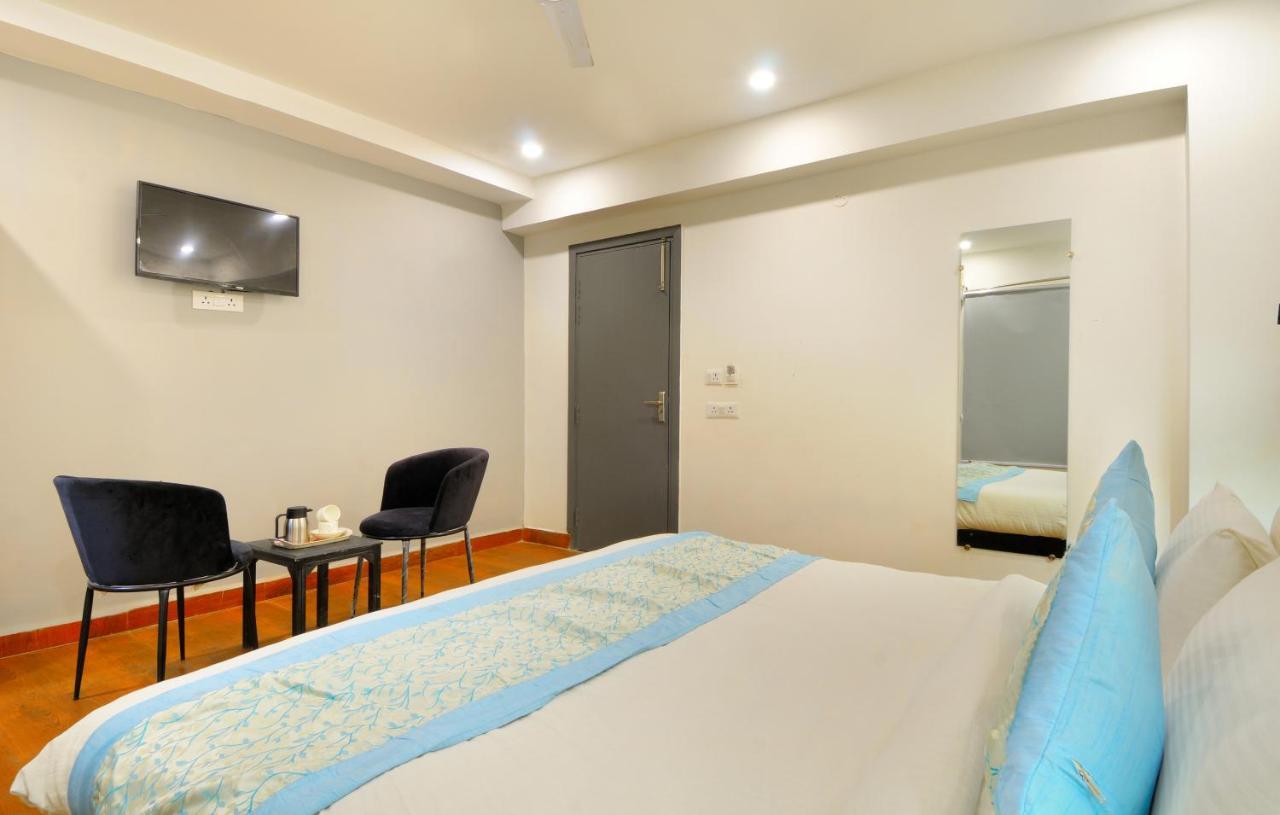 Hotel The Red York Ghaziabad Esterno foto