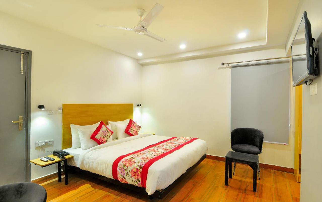 Hotel The Red York Ghaziabad Esterno foto
