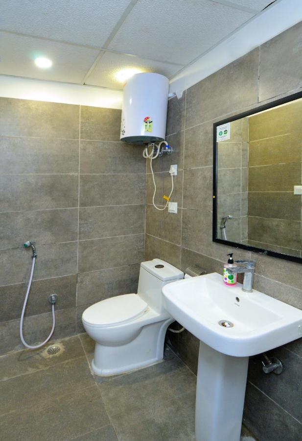 Hotel The Red York Ghaziabad Esterno foto