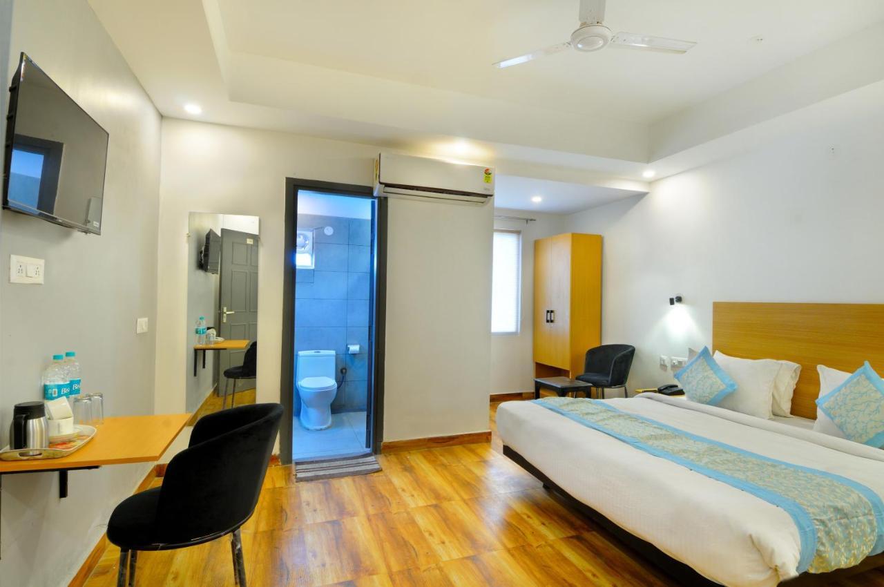 Hotel The Red York Ghaziabad Esterno foto