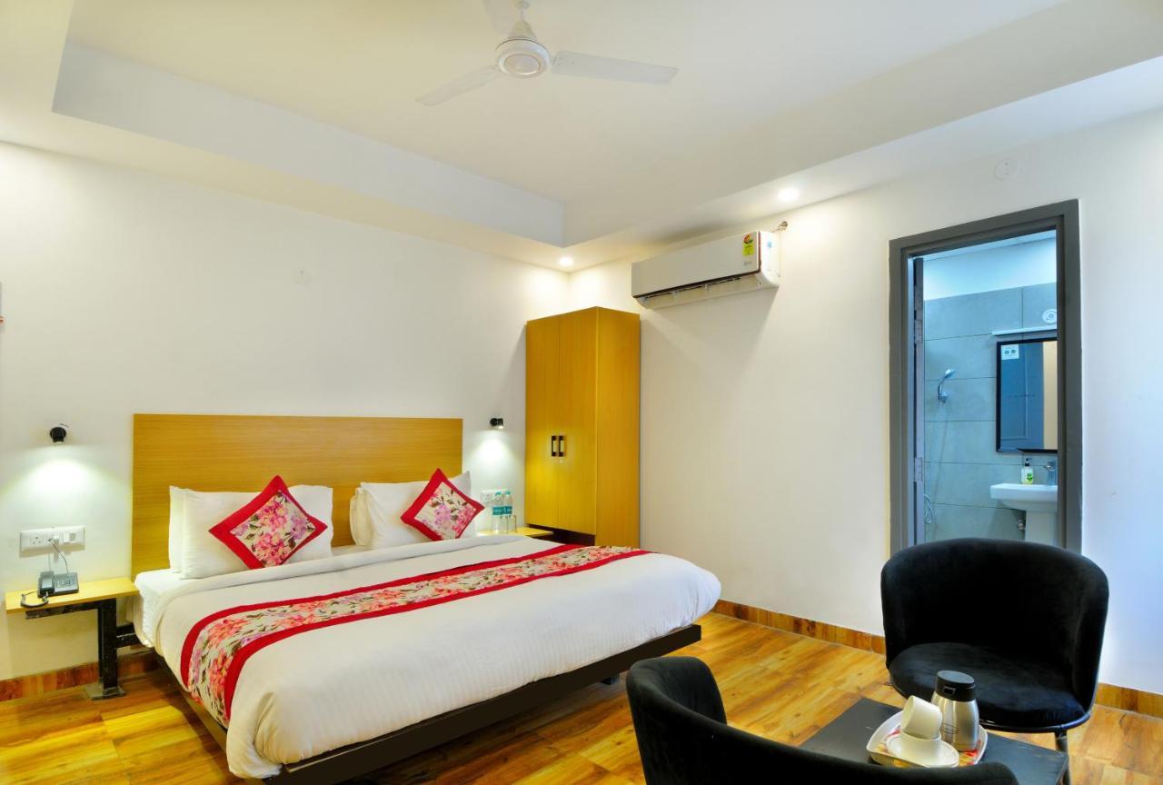 Hotel The Red York Ghaziabad Esterno foto