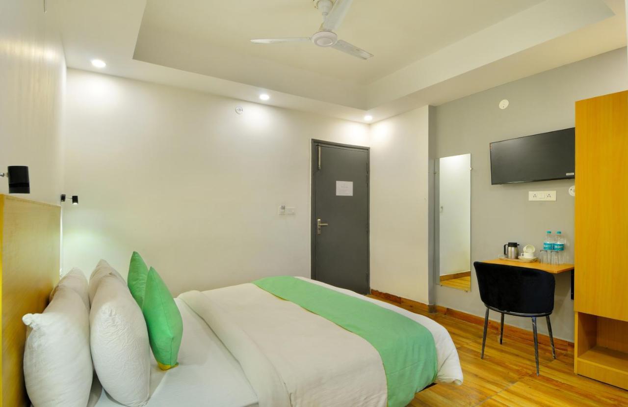 Hotel The Red York Ghaziabad Esterno foto