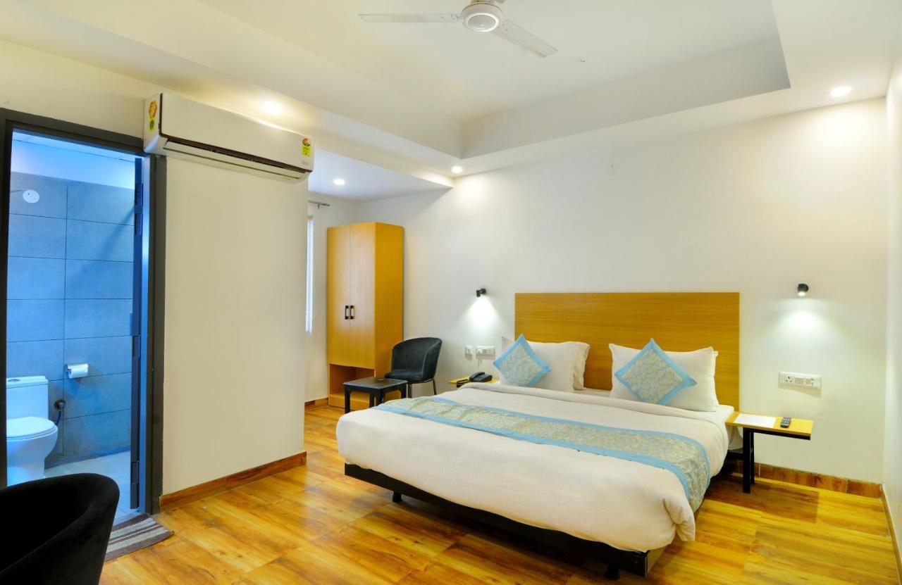 Hotel The Red York Ghaziabad Esterno foto