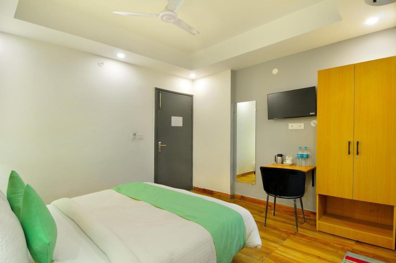 Hotel The Red York Ghaziabad Esterno foto