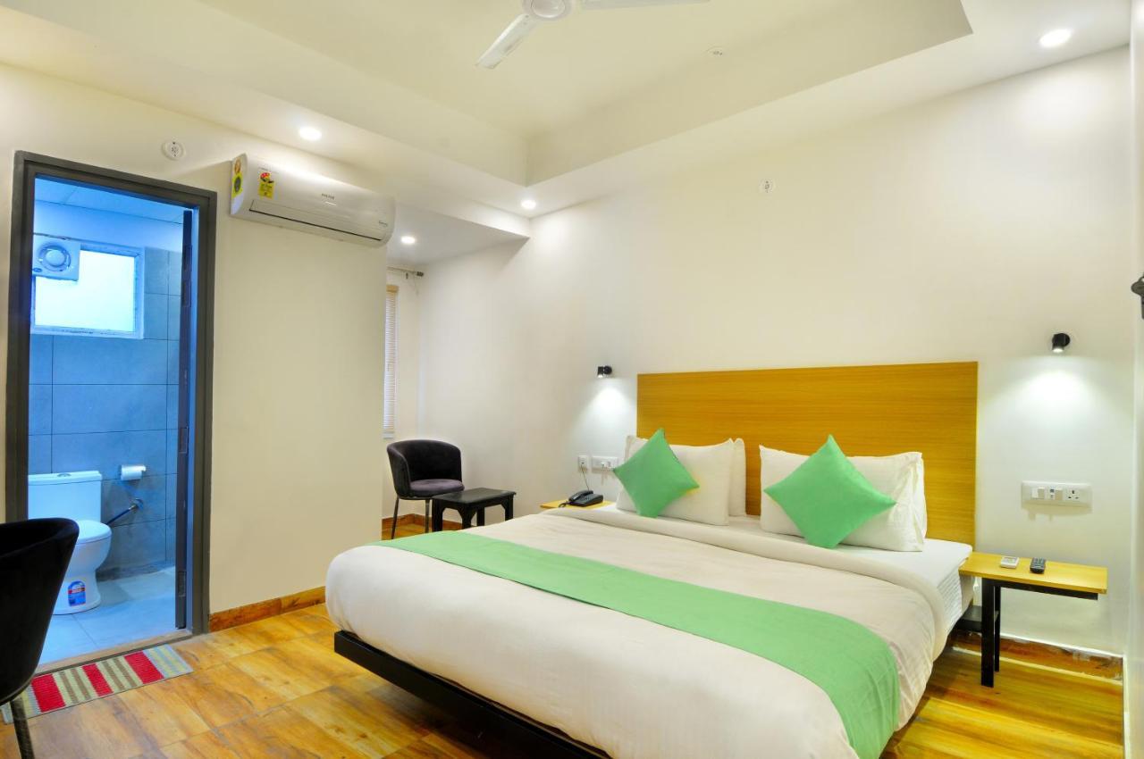 Hotel The Red York Ghaziabad Esterno foto