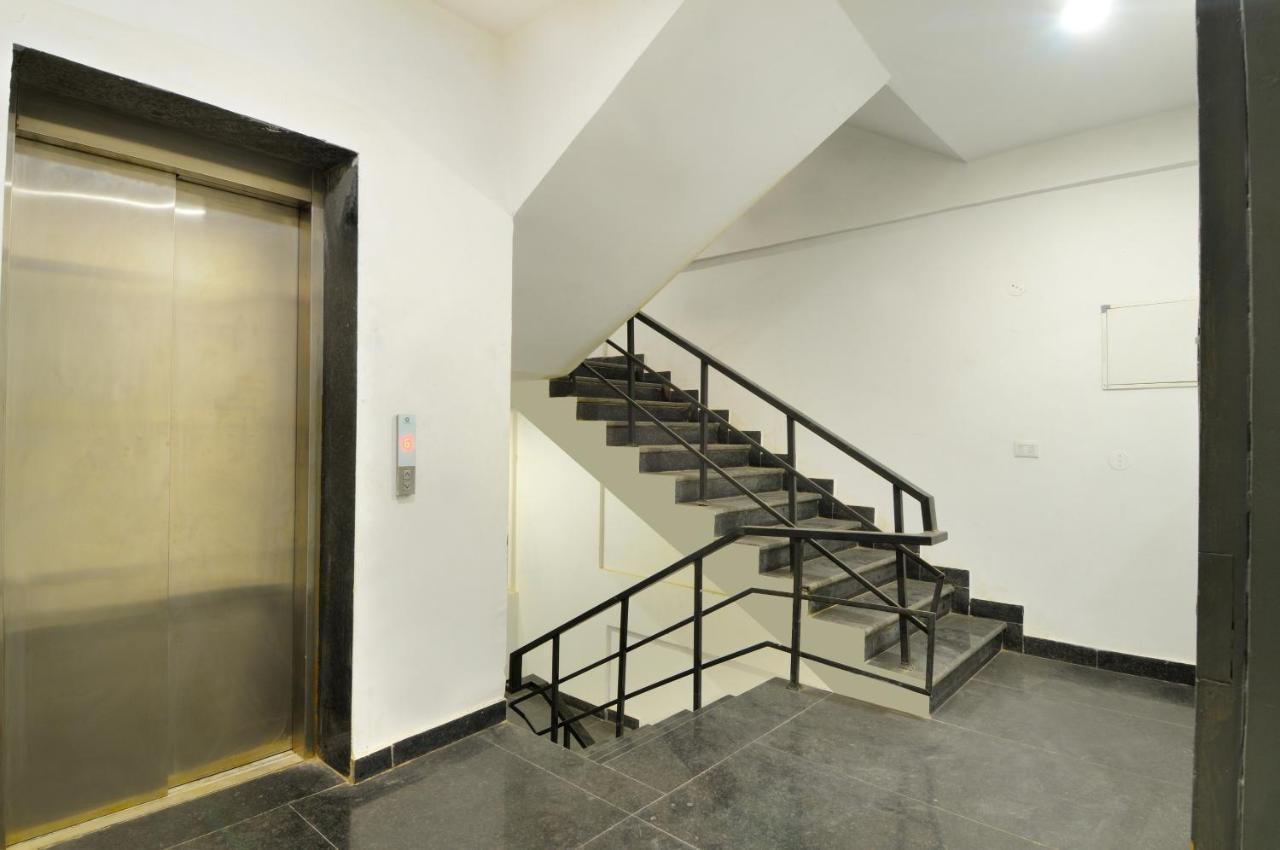 Hotel The Red York Ghaziabad Esterno foto