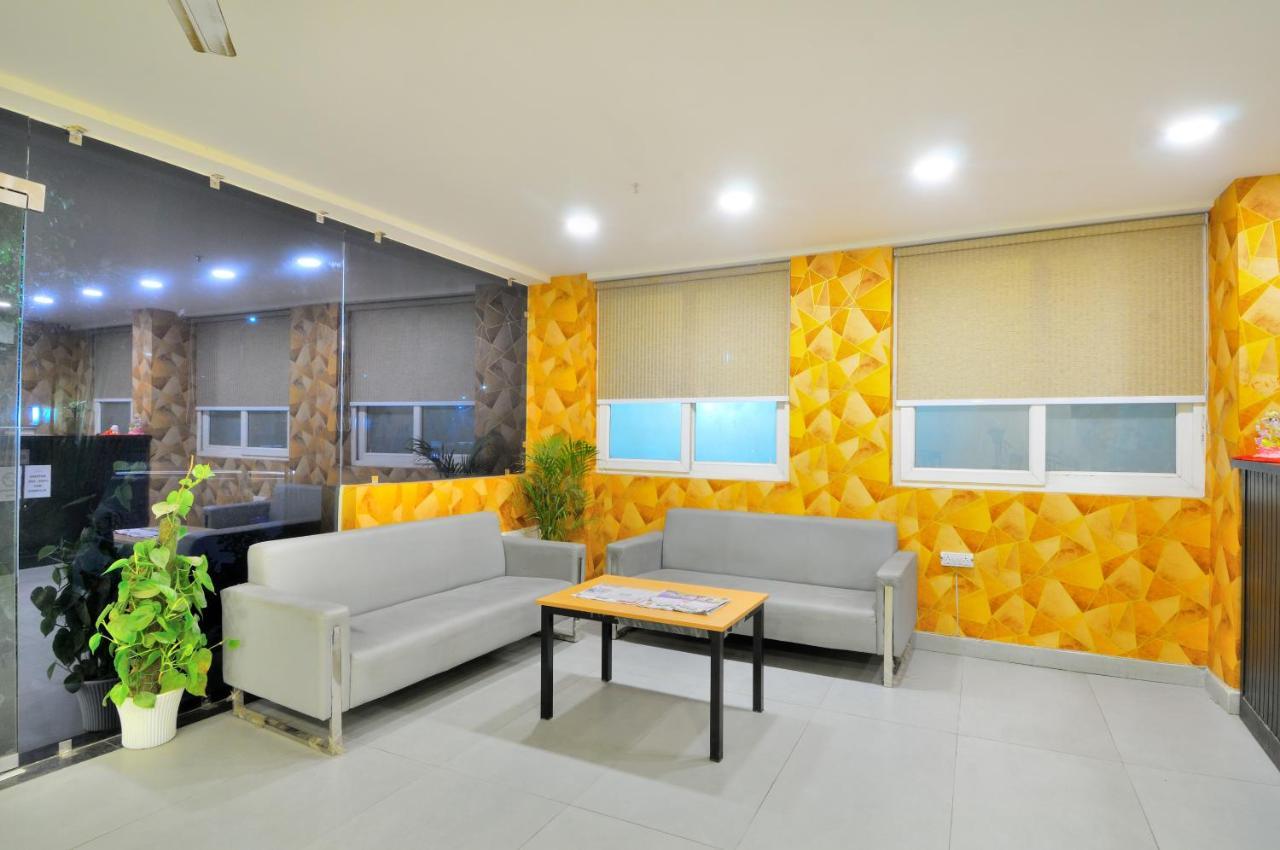 Hotel The Red York Ghaziabad Esterno foto