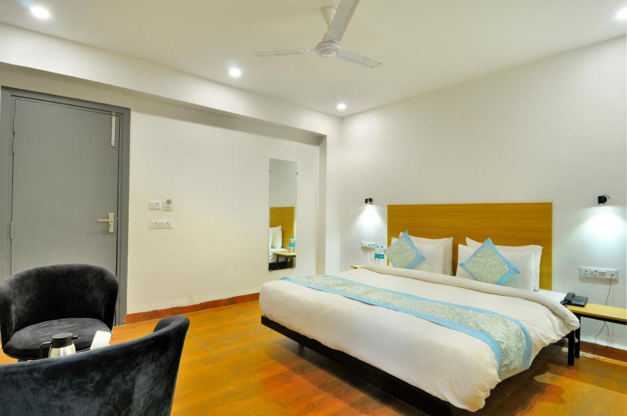 Hotel The Red York Ghaziabad Esterno foto