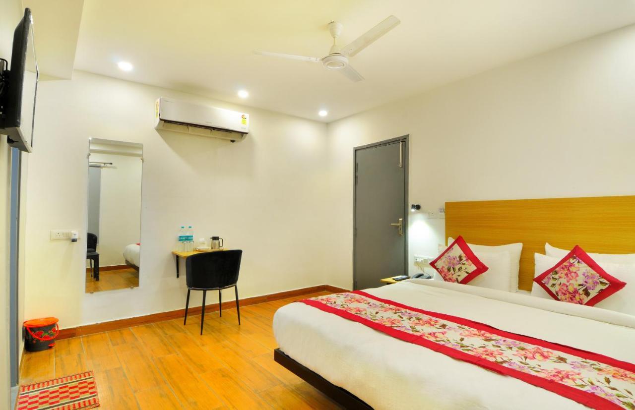 Hotel The Red York Ghaziabad Esterno foto