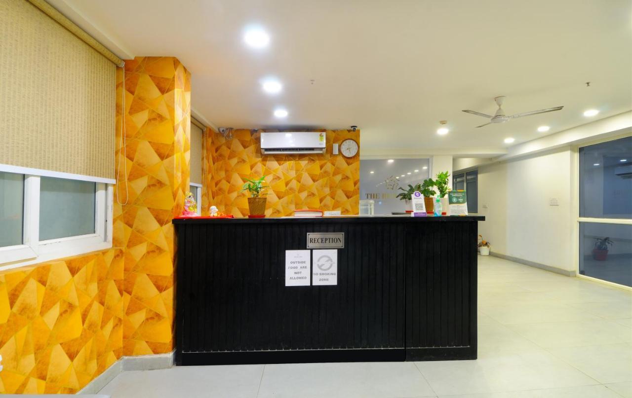 Hotel The Red York Ghaziabad Esterno foto