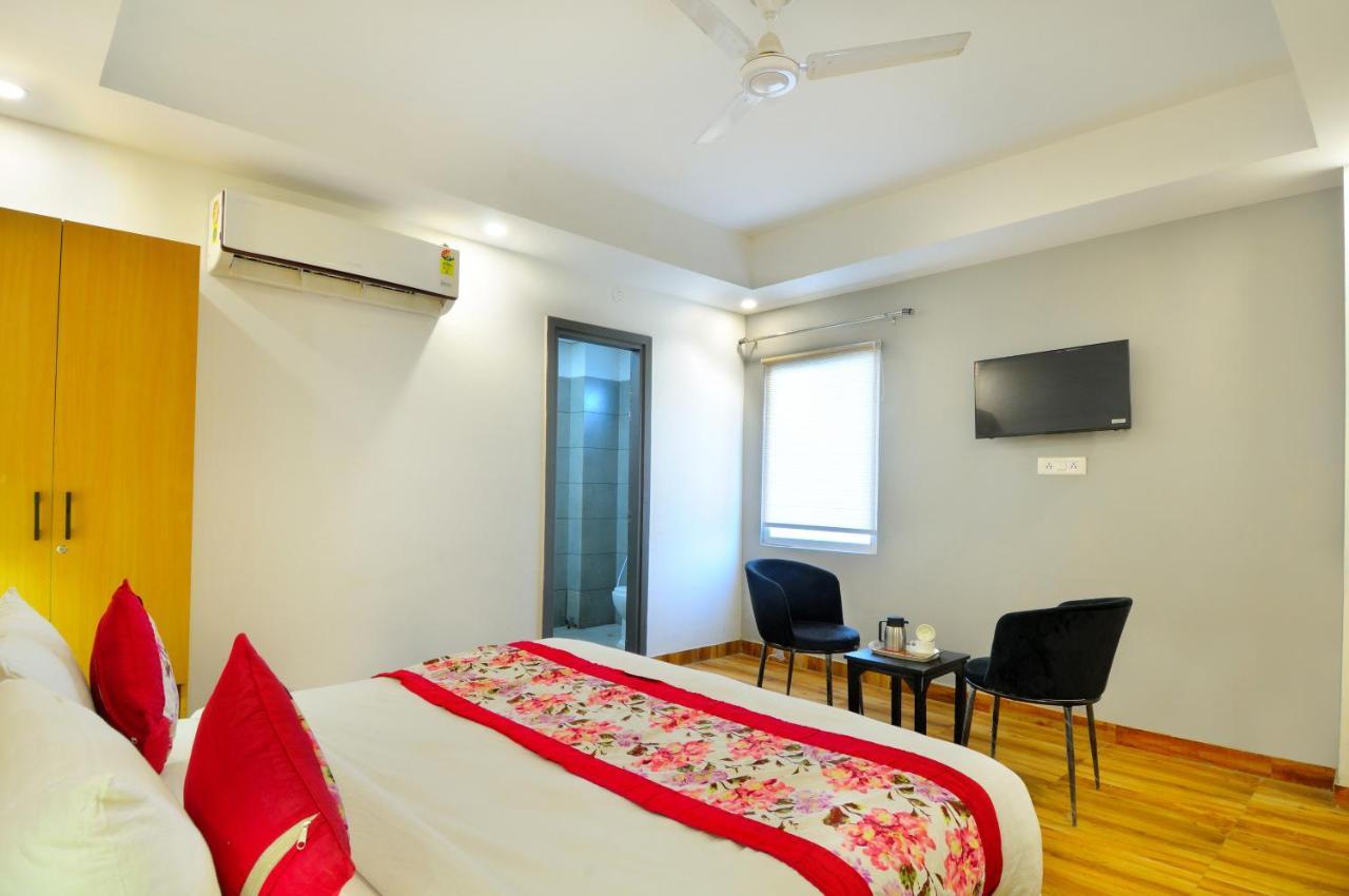 Hotel The Red York Ghaziabad Esterno foto
